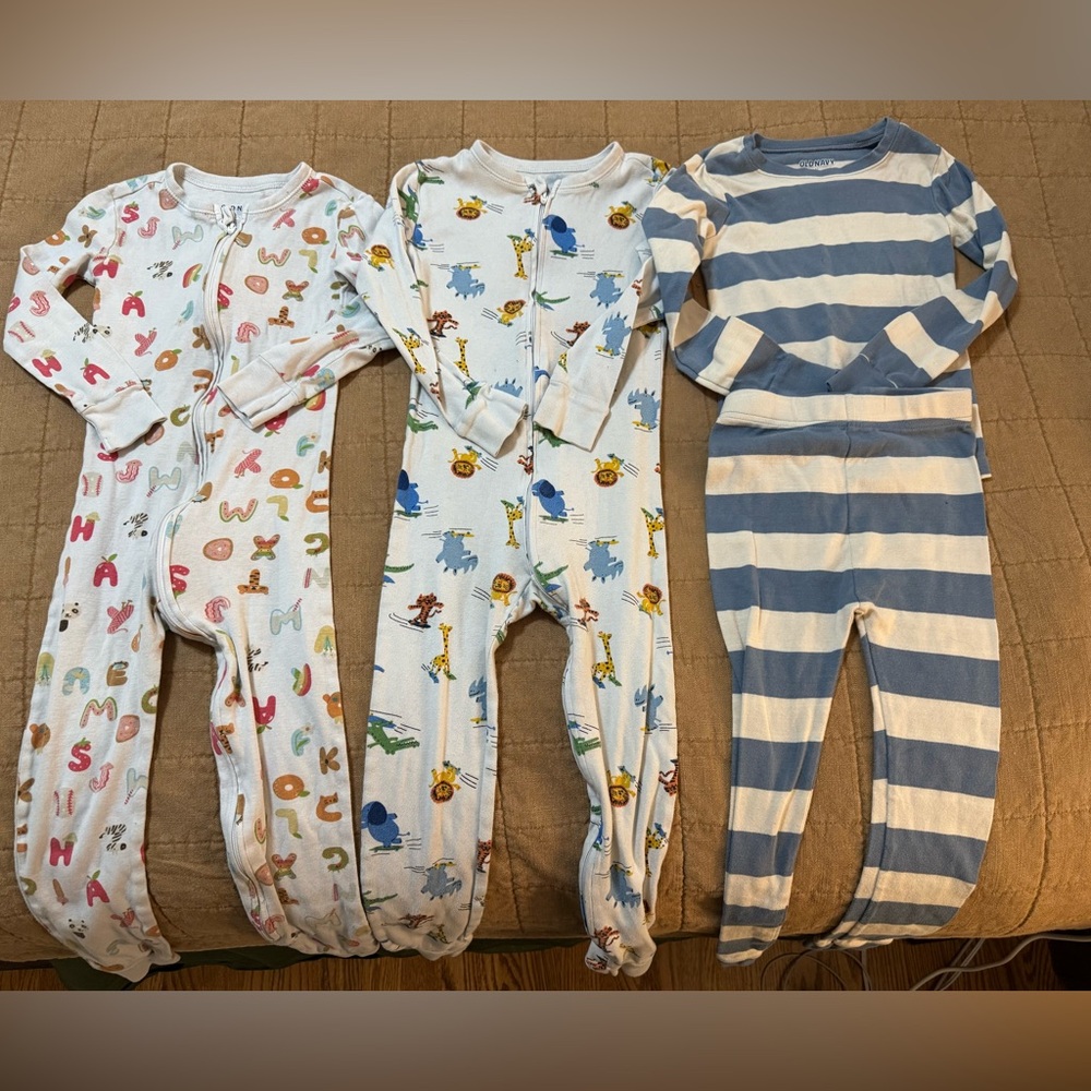 Old Navy 5T Pajamas